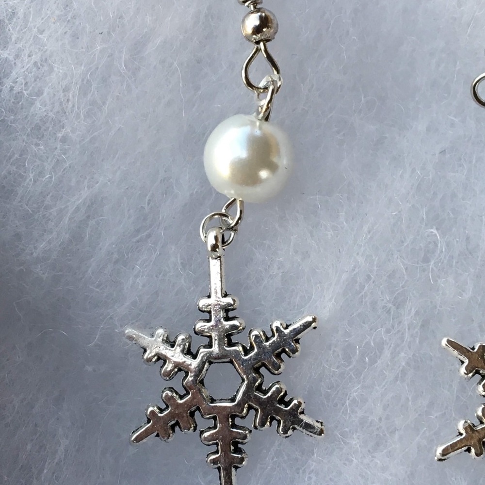 White Glass Pearl Snowflake Earrings - Picture 5 of 8